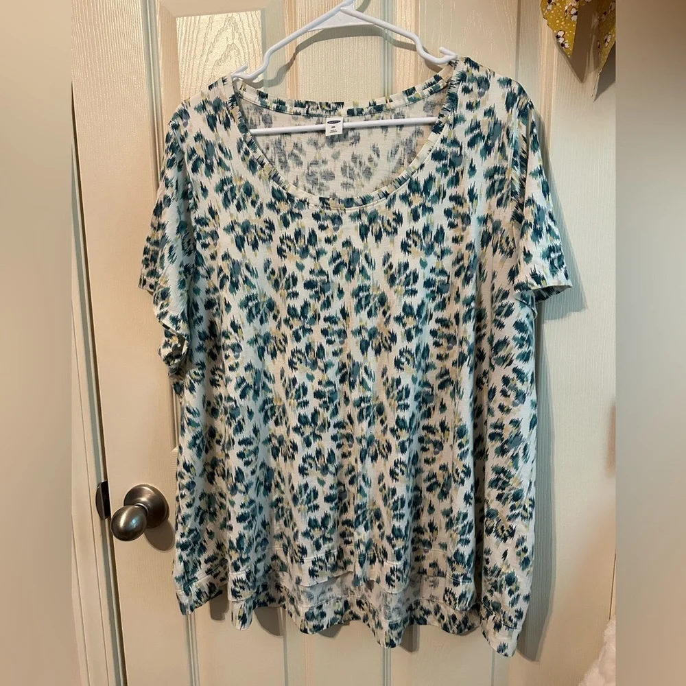 Old Navy Teal and White Patterned Short Sleeve Top - Picture 1 of 3